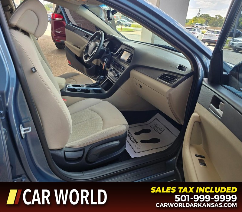 Hyundai Sonata Vehicle Full-screen Gallery Image 11