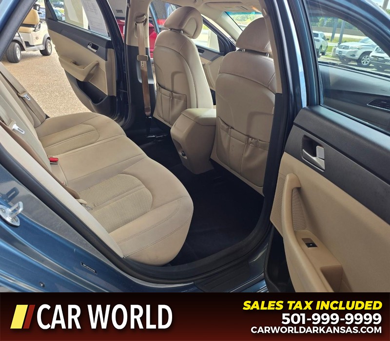 Hyundai Sonata Vehicle Full-screen Gallery Image 12