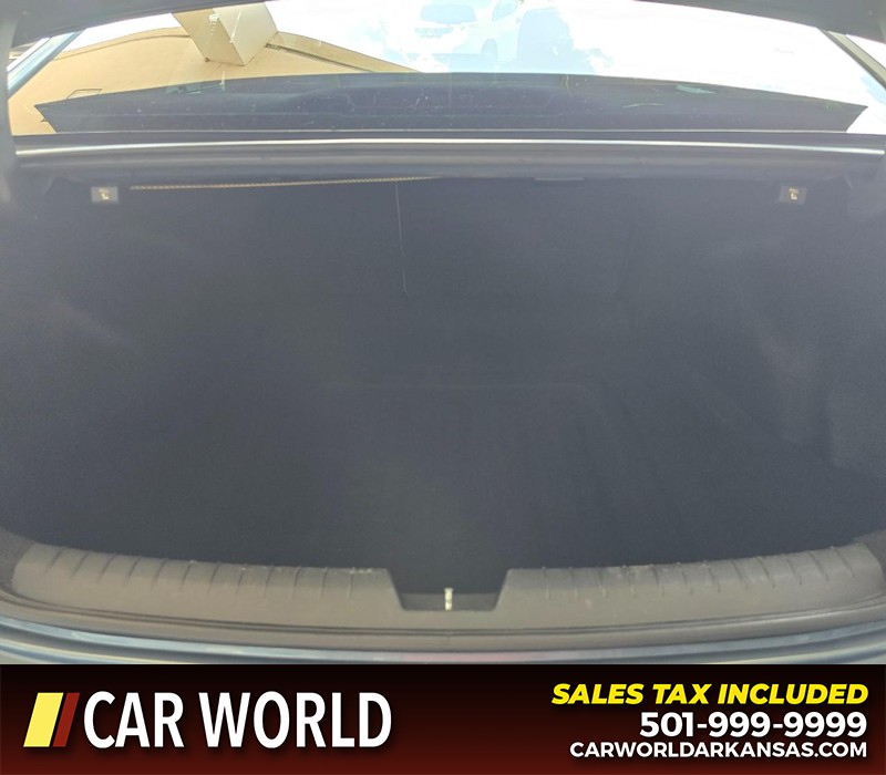 Hyundai Sonata Vehicle Full-screen Gallery Image 13