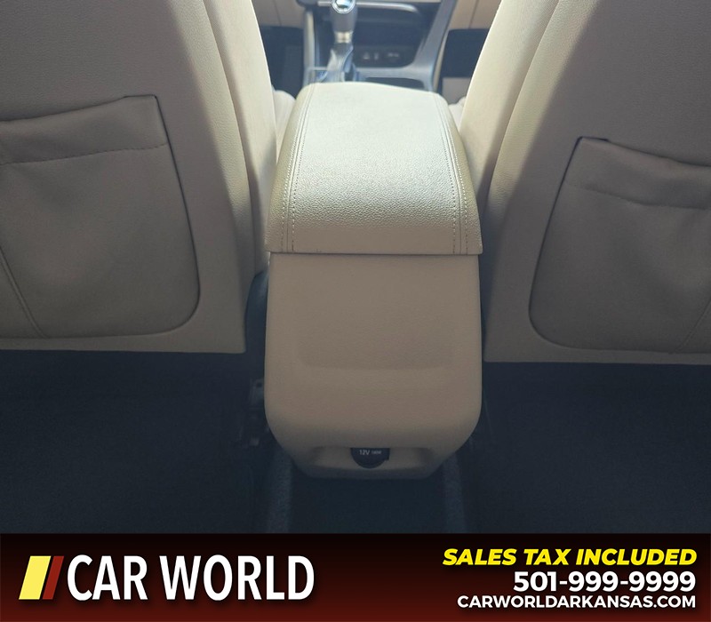Hyundai Sonata Vehicle Full-screen Gallery Image 19