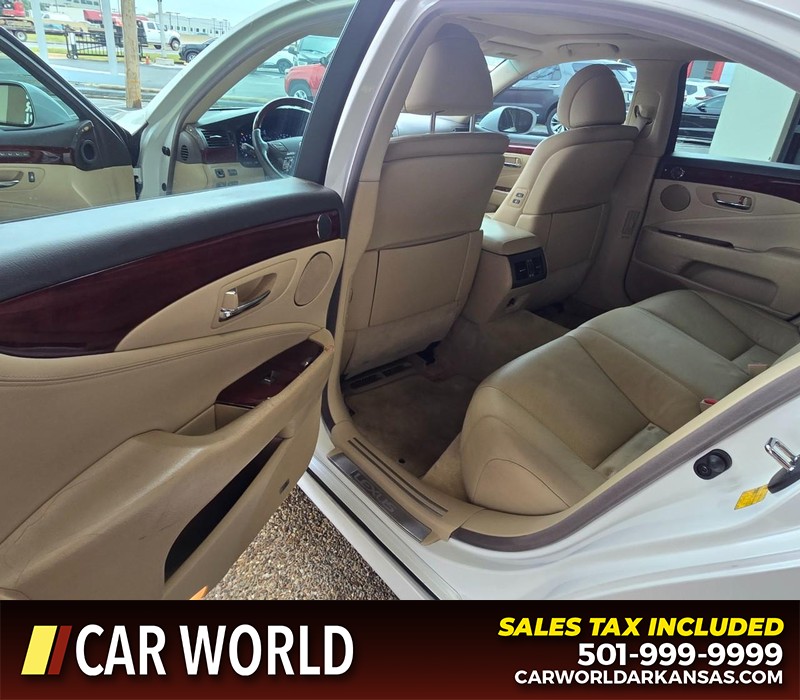 Lexus LS 460 Vehicle Full-screen Gallery Image 9