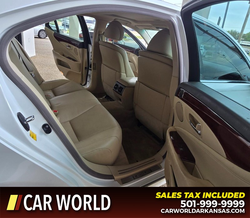Lexus LS 460 Vehicle Full-screen Gallery Image 12