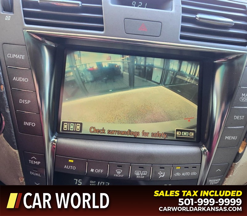 Lexus LS 460 Vehicle Full-screen Gallery Image 18