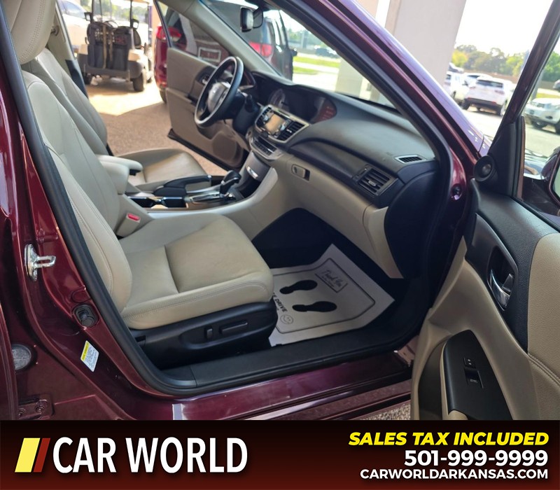 Honda Accord Sedan Vehicle Full-screen Gallery Image 11