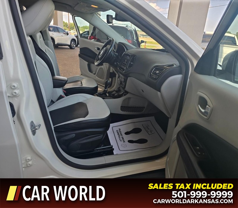 Jeep Compass Vehicle Full-screen Gallery Image 11