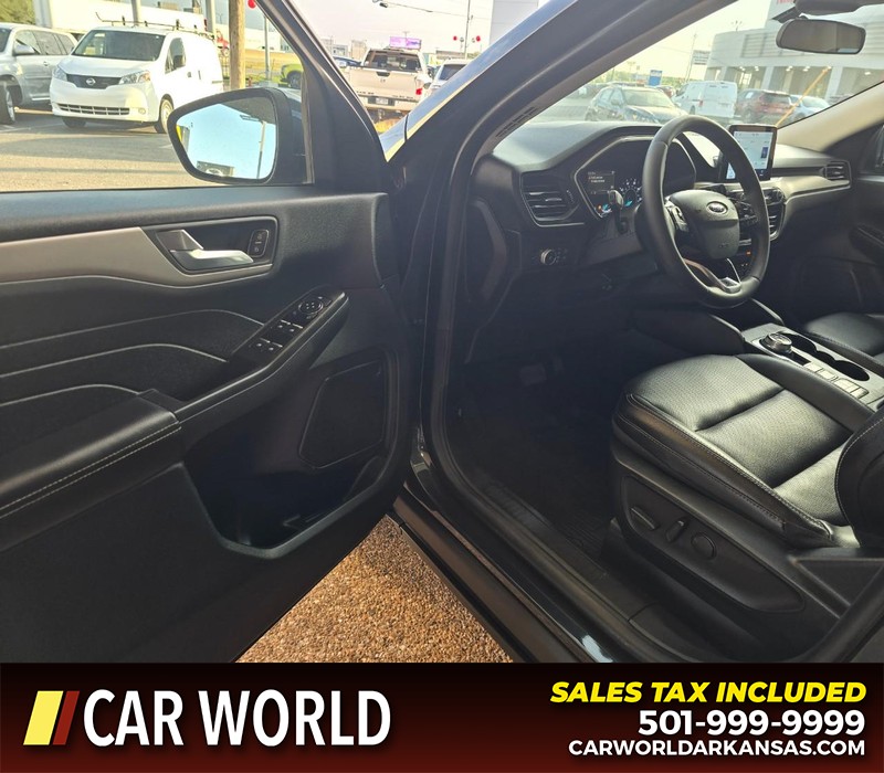 Ford Escape Vehicle Full-screen Gallery Image 7