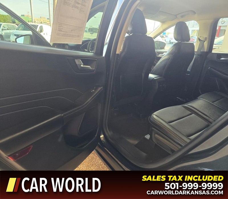 Ford Escape Vehicle Full-screen Gallery Image 9