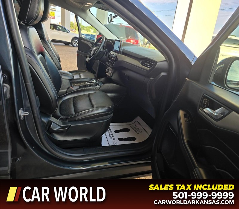 Ford Escape Vehicle Full-screen Gallery Image 11