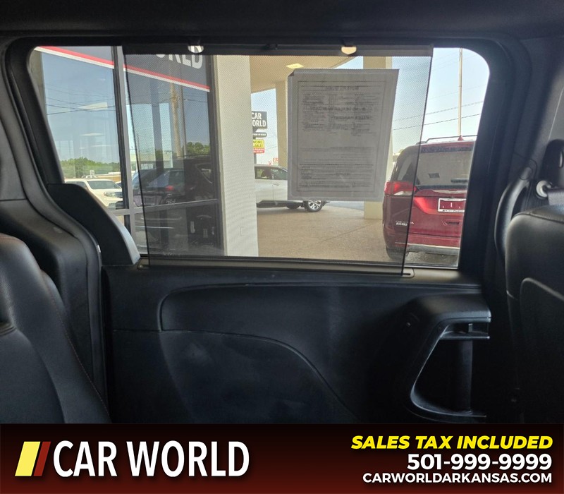 Dodge Grand Caravan Vehicle Full-screen Gallery Image 10