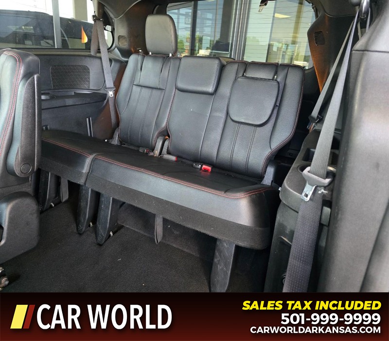 Dodge Grand Caravan Vehicle Full-screen Gallery Image 12