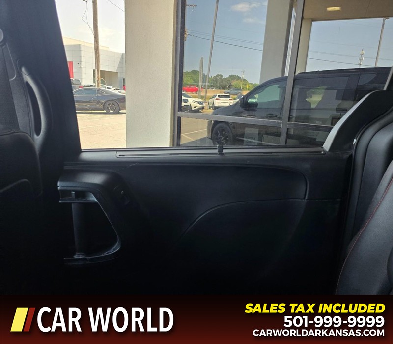 Dodge Grand Caravan Vehicle Full-screen Gallery Image 14
