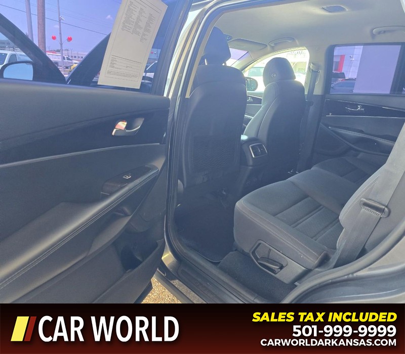 Kia Sorento Vehicle Full-screen Gallery Image 9