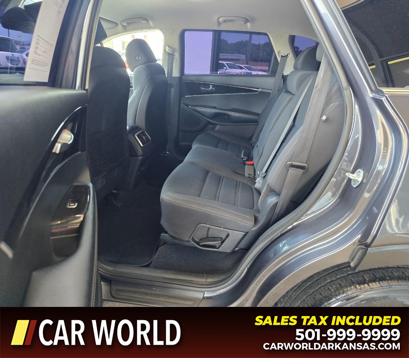 Kia Sorento Vehicle Full-screen Gallery Image 10