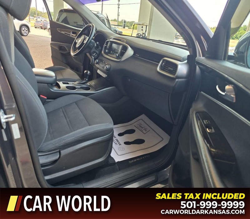 Kia Sorento Vehicle Full-screen Gallery Image 12