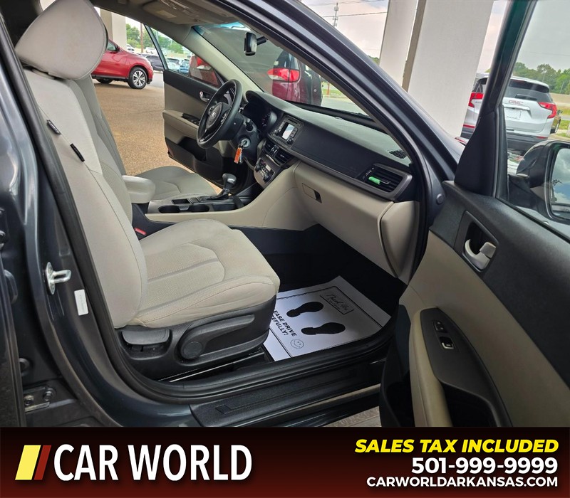 Kia Optima Vehicle Full-screen Gallery Image 11