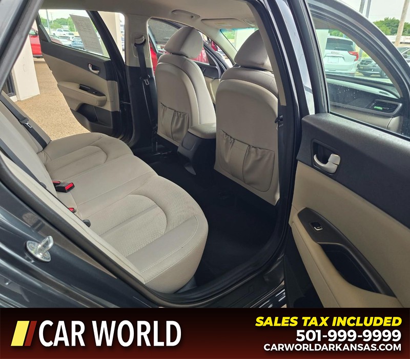 Kia Optima Vehicle Full-screen Gallery Image 12