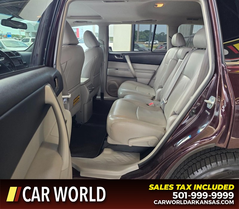 Toyota Highlander Vehicle Full-screen Gallery Image 10