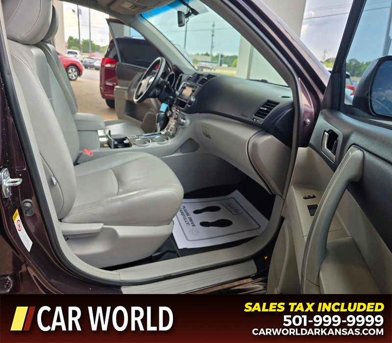 Toyota Highlander Vehicle Full-screen Gallery Image 11