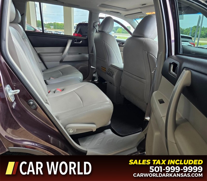 Toyota Highlander Vehicle Full-screen Gallery Image 12