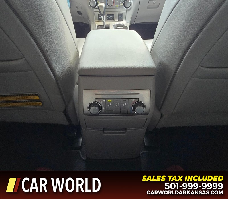 Toyota Highlander Vehicle Full-screen Gallery Image 21