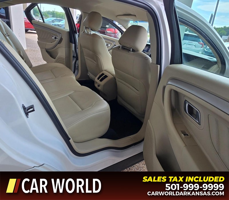 Ford Taurus Vehicle Full-screen Gallery Image 12