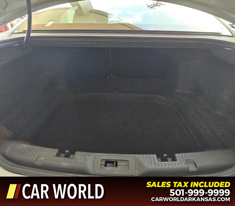 Ford Taurus Vehicle Full-screen Gallery Image 13