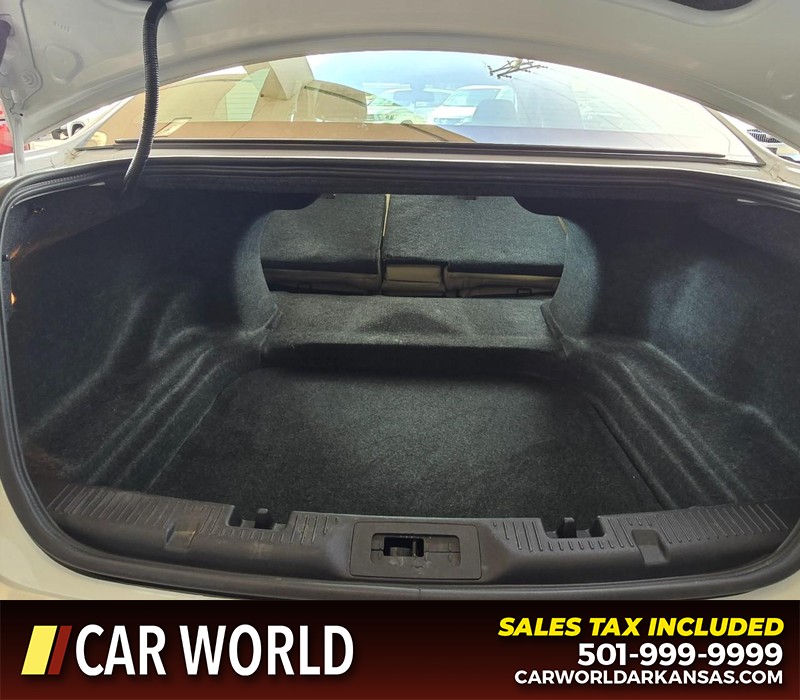 Ford Taurus Vehicle Full-screen Gallery Image 14