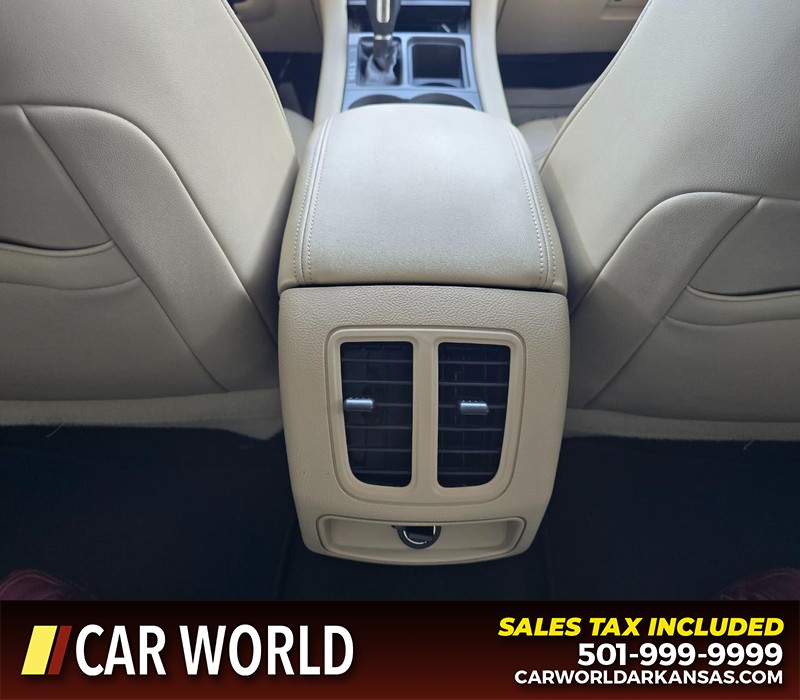Ford Taurus Vehicle Full-screen Gallery Image 19