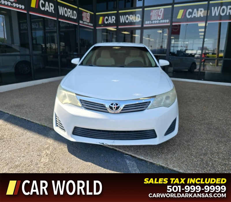 Toyota Camry Vehicle Full-screen Gallery Image 2