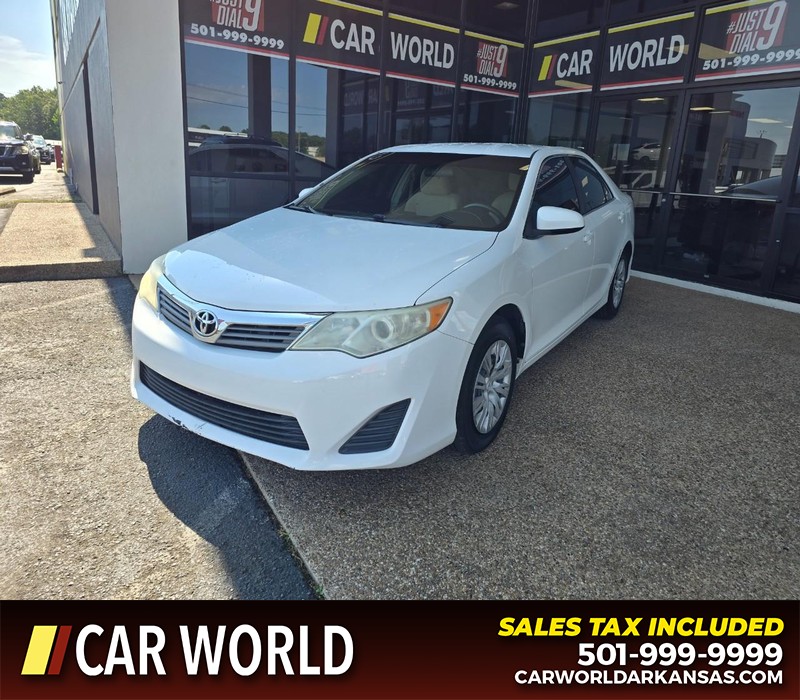 Toyota Camry Vehicle Full-screen Gallery Image 3