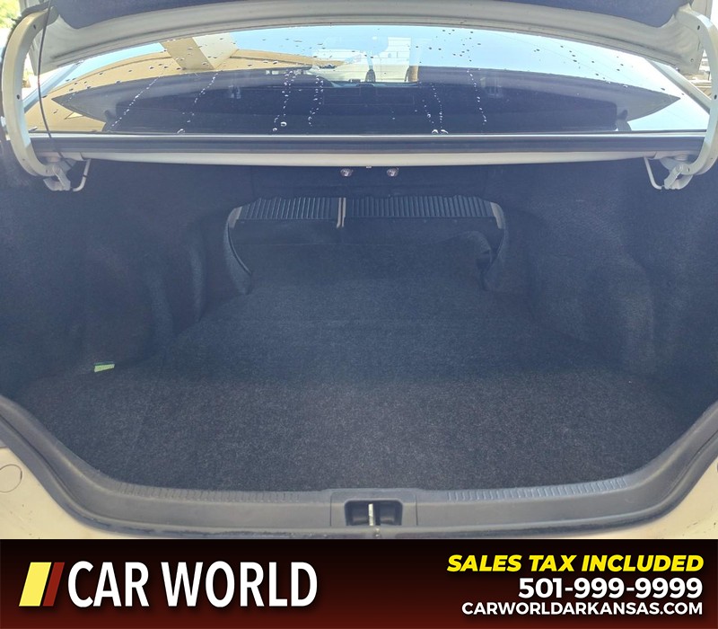 Toyota Camry Vehicle Full-screen Gallery Image 14