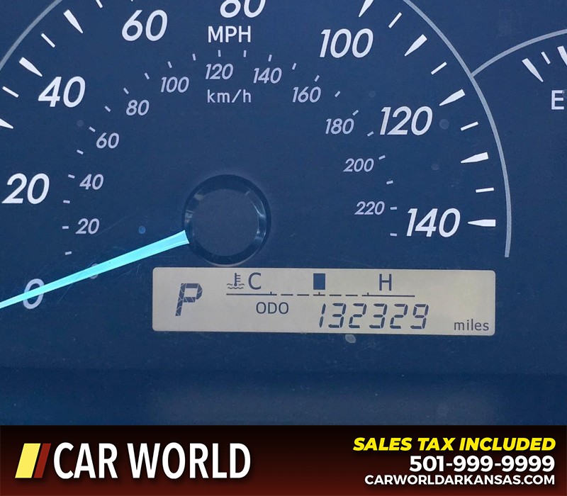 Toyota Camry Vehicle Full-screen Gallery Image 16