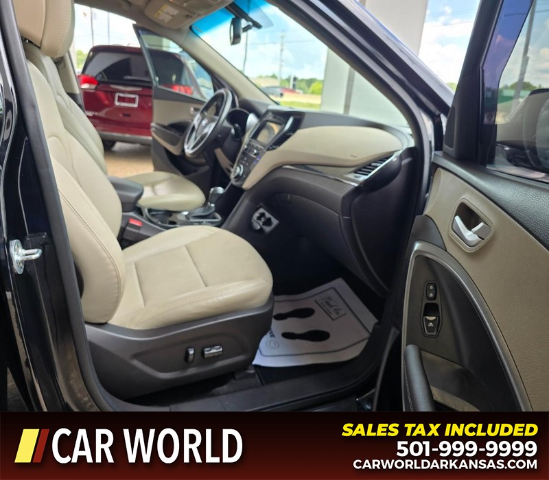 Hyundai Santa Fe Sport Vehicle Full-screen Gallery Image 11