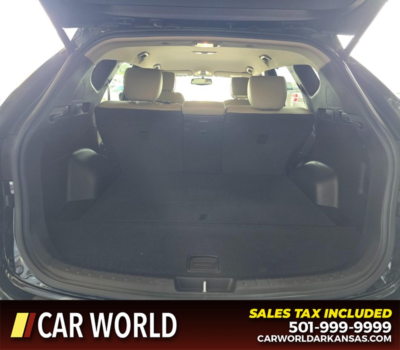 Hyundai Santa Fe Sport Vehicle Full-screen Gallery Image 13