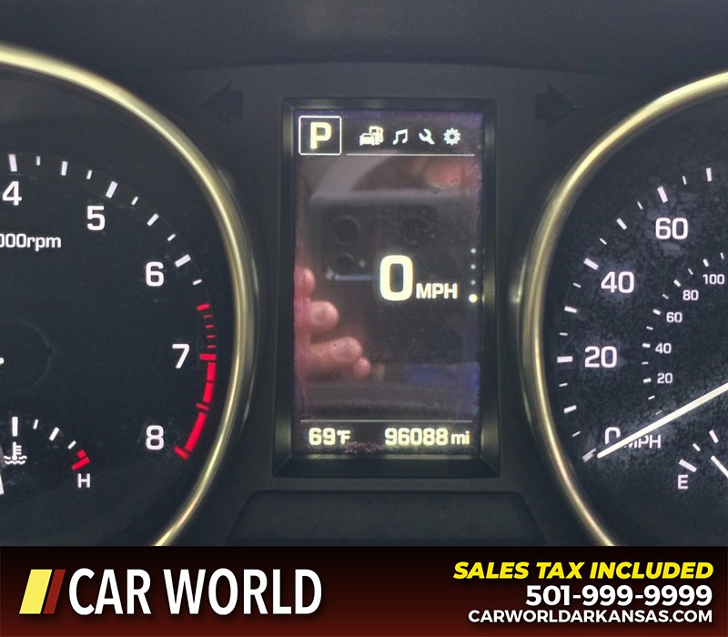 Hyundai Santa Fe Sport Vehicle Full-screen Gallery Image 16