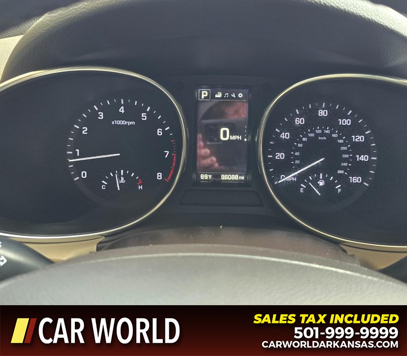 Hyundai Santa Fe Sport Vehicle Full-screen Gallery Image 17