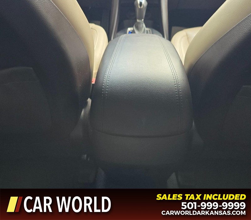 Hyundai Santa Fe Sport Vehicle Full-screen Gallery Image 19