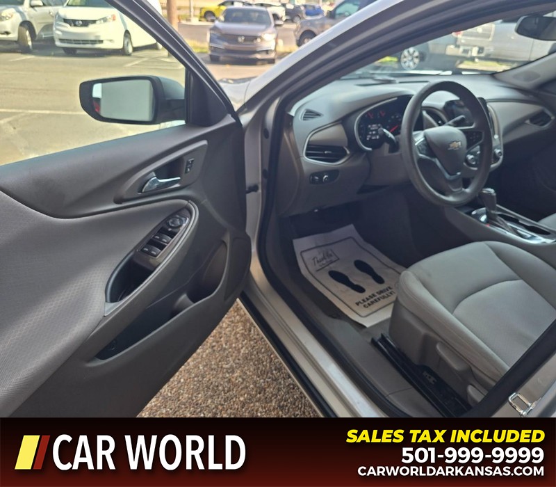 Chevrolet Malibu Vehicle Full-screen Gallery Image 7