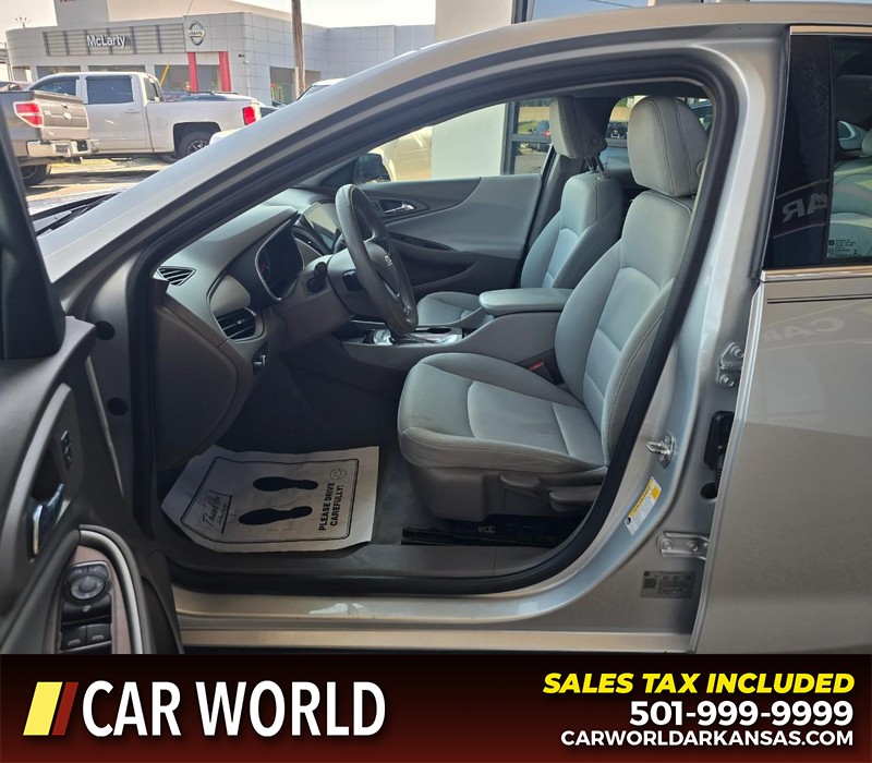 Chevrolet Malibu Vehicle Full-screen Gallery Image 8