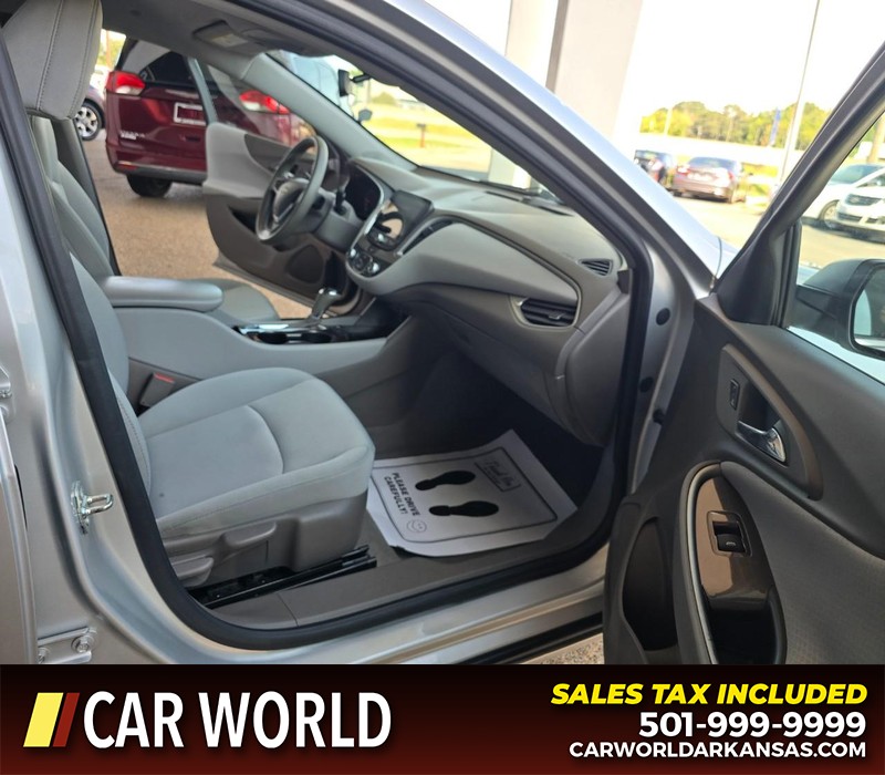 Chevrolet Malibu Vehicle Full-screen Gallery Image 11