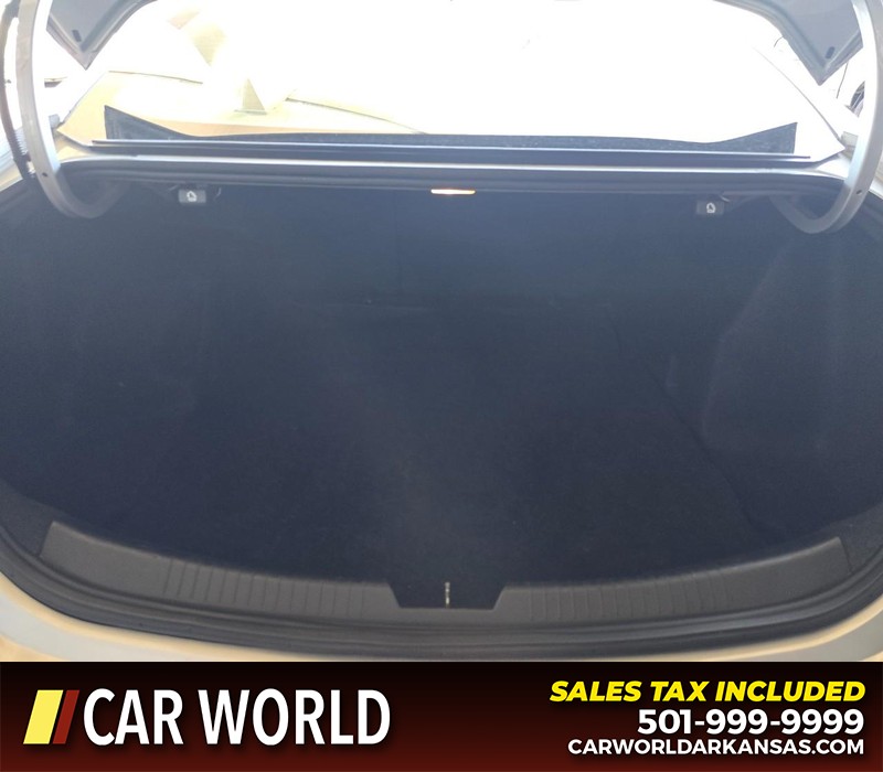 Chevrolet Malibu Vehicle Full-screen Gallery Image 13