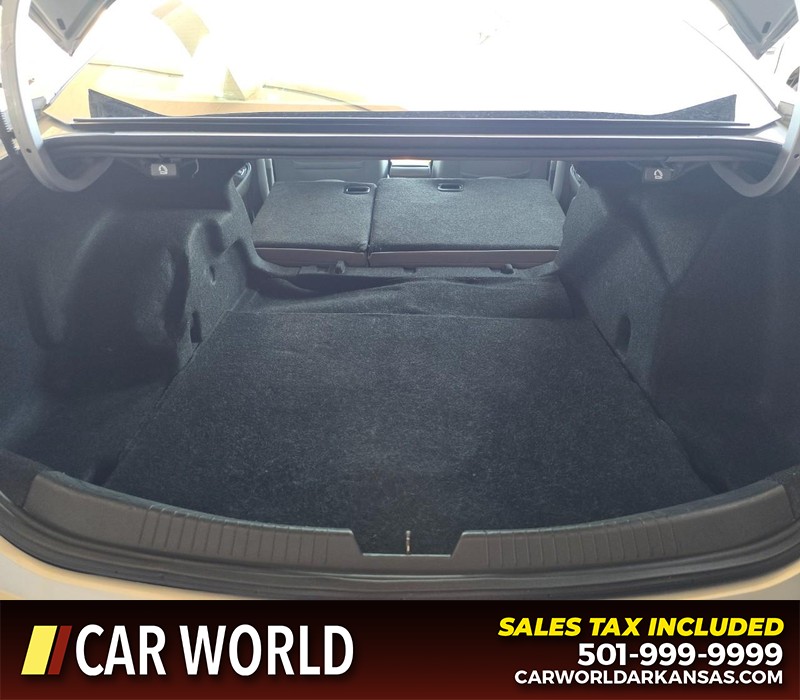 Chevrolet Malibu Vehicle Full-screen Gallery Image 14