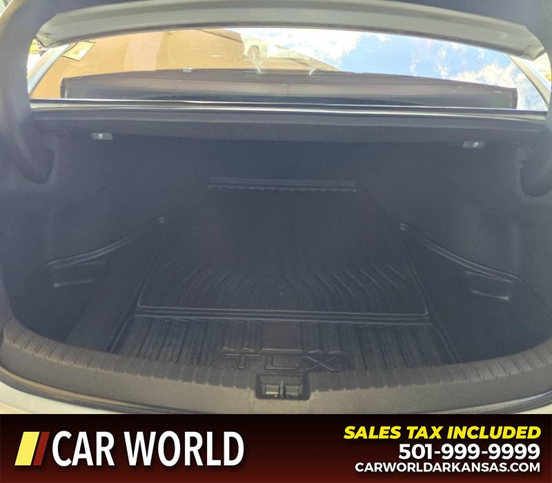Acura TLX Vehicle Full-screen Gallery Image 13