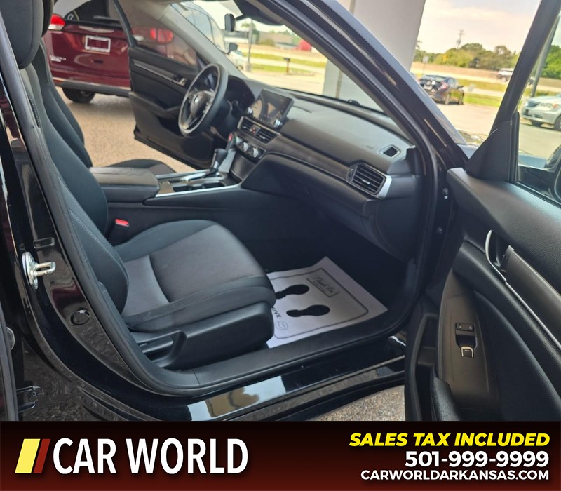 Honda Accord Sedan Vehicle Full-screen Gallery Image 11