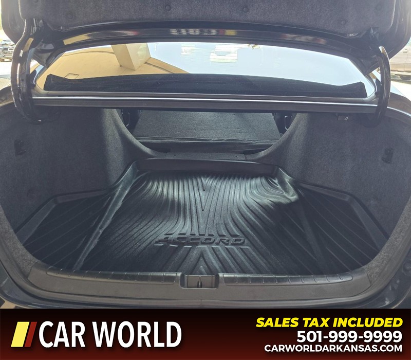 Honda Accord Sedan Vehicle Full-screen Gallery Image 14