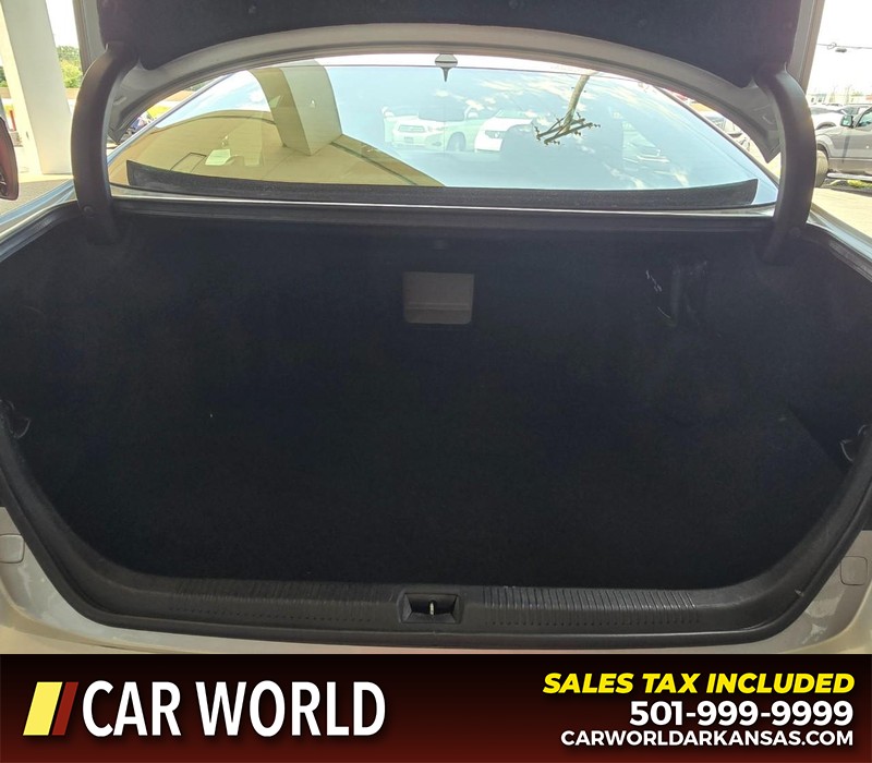 Lexus ES 350 Vehicle Full-screen Gallery Image 13
