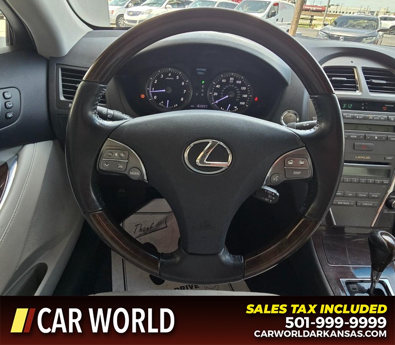 Lexus ES 350 Vehicle Full-screen Gallery Image 14