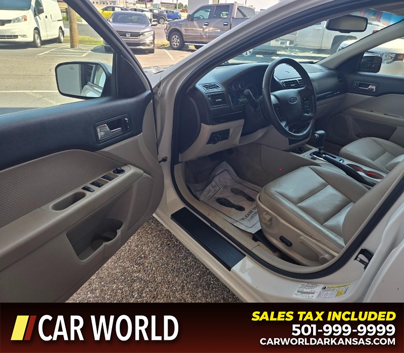 Ford Fusion Vehicle Full-screen Gallery Image 7