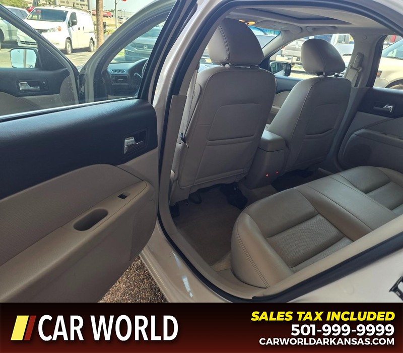 Ford Fusion Vehicle Full-screen Gallery Image 9