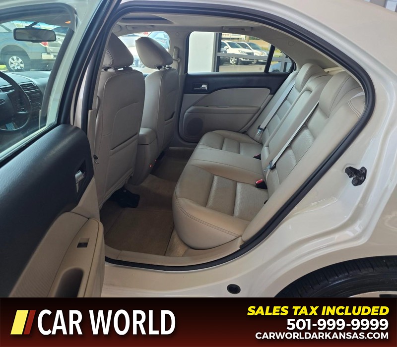 Ford Fusion Vehicle Full-screen Gallery Image 10